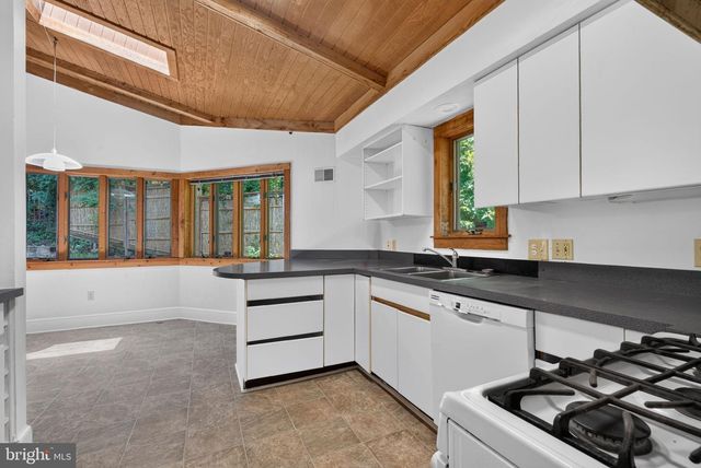 2963 ALBEMARLE ST NW, Washington, DC 20008