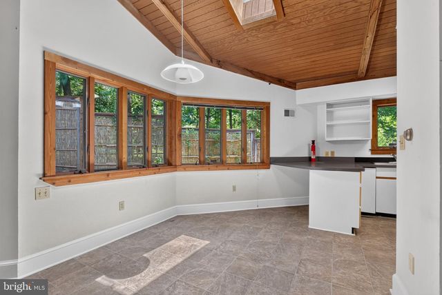 2963 ALBEMARLE ST NW, Washington, DC 20008