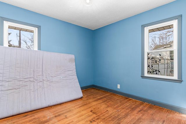 1800 37th Avenue NE, Minneapolis, MN 55421