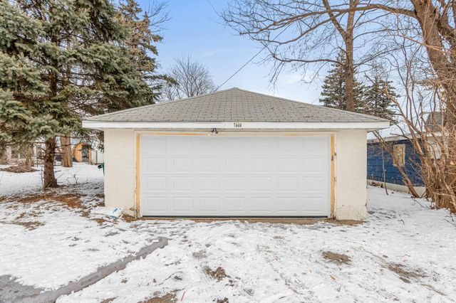 1800 37th Avenue NE, Minneapolis, MN 55421