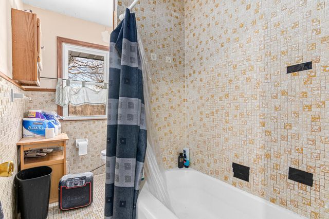 1800 37th Avenue NE, Minneapolis, MN 55421