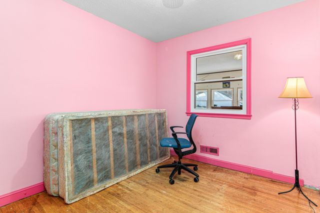 1800 37th Avenue NE, Minneapolis, MN 55421