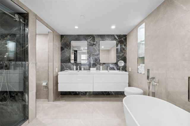 19667 Turnberry Way 20B, Aventura, FL 33180