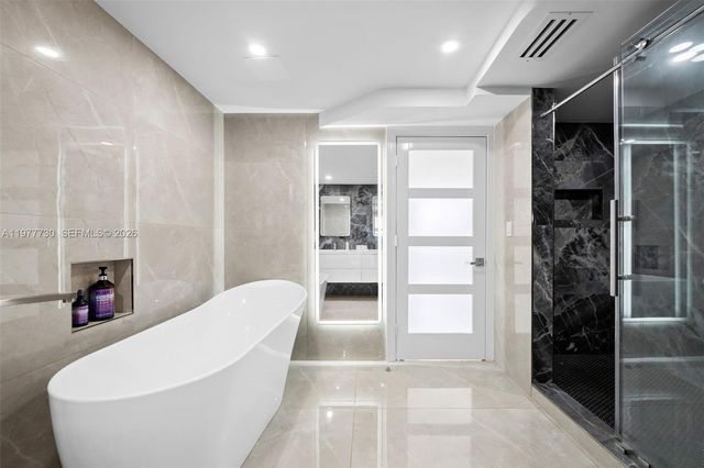 19667 Turnberry Way 20B, Aventura, FL 33180