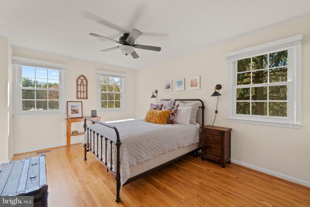 9762 CARDINAL RD, Fairfax, VA 22030