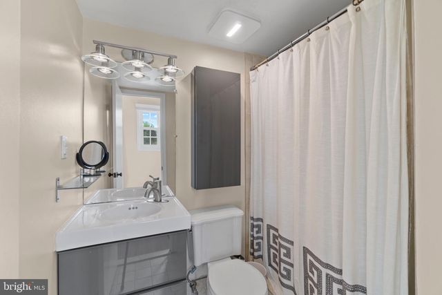 9762 CARDINAL RD, Fairfax, VA 22030