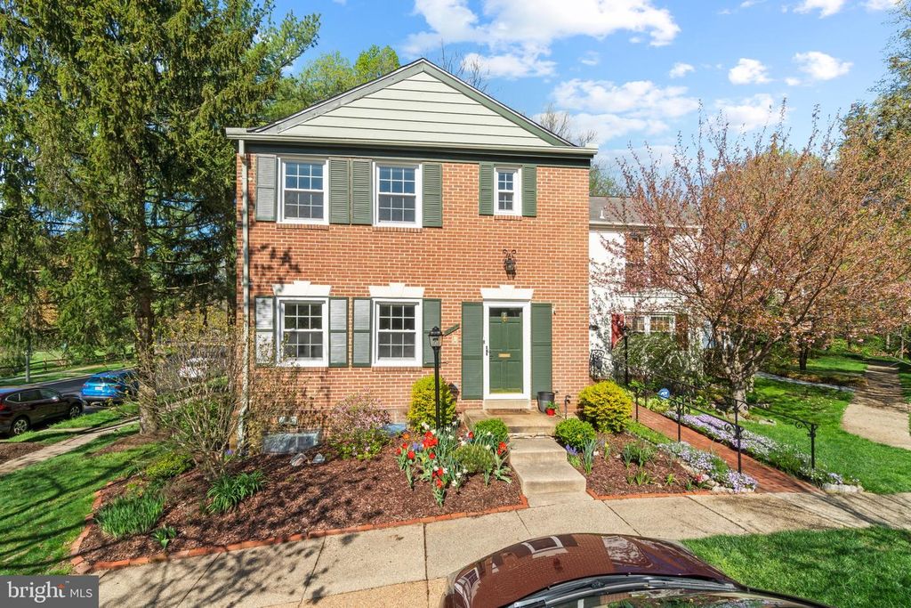 9762 CARDINAL RD, Fairfax, VA 22030