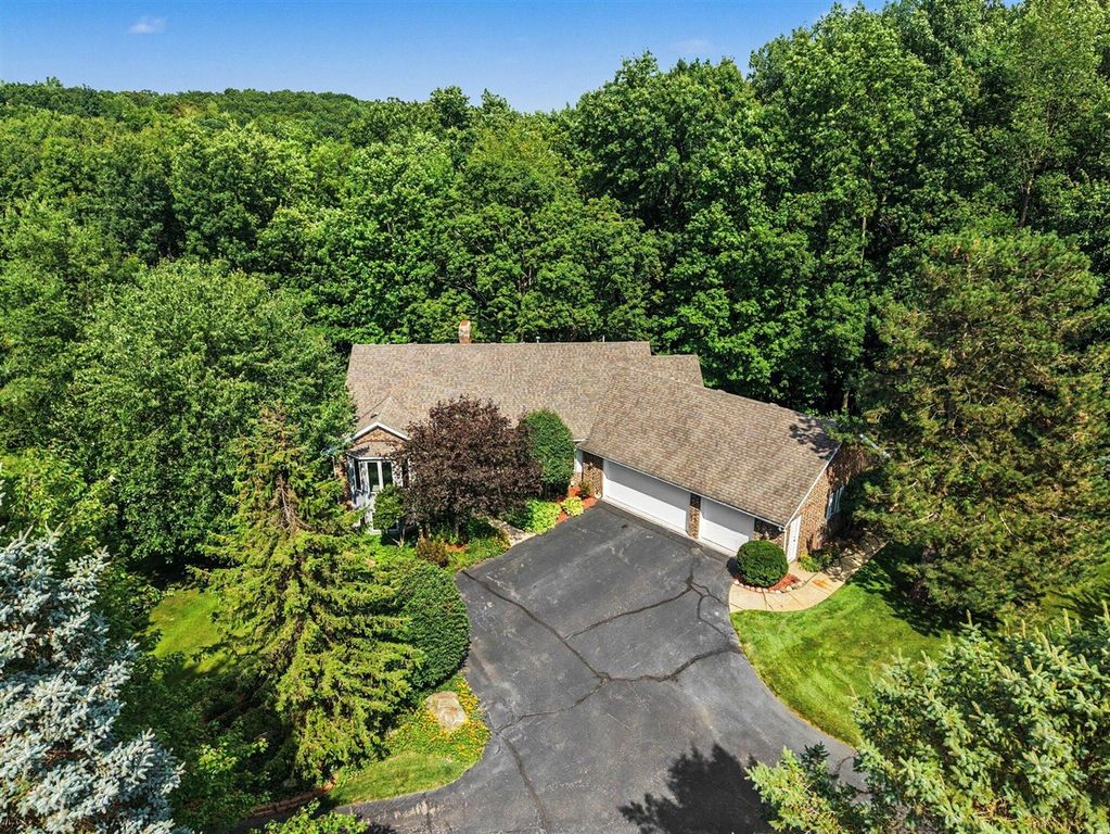 7930 Crestview Drive, Belmont, MI 49306