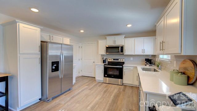 71 Cain Hollow Way, Asheville, NC 28806