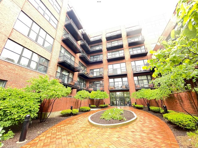 2323 W Pershing Road 421, Chicago, IL 60609