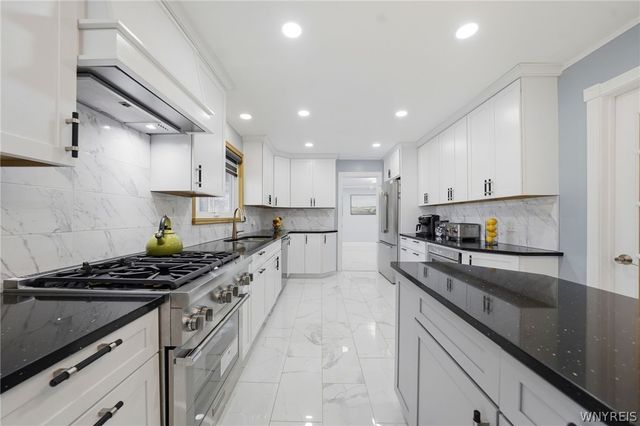 205 Troy Del Way, Amherst, NY 14221