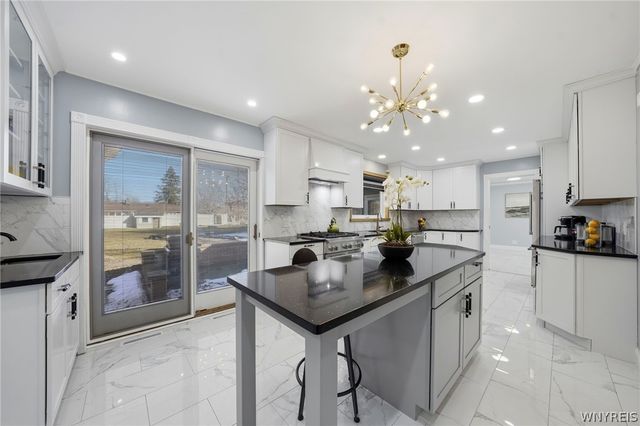 205 Troy Del Way, Amherst, NY 14221