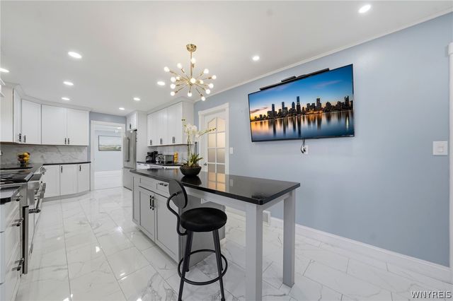 205 Troy Del Way, Amherst, NY 14221