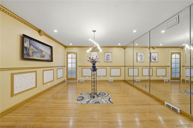 205 Troy Del Way, Amherst, NY 14221