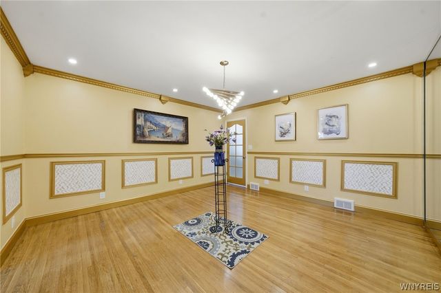 205 Troy Del Way, Amherst, NY 14221