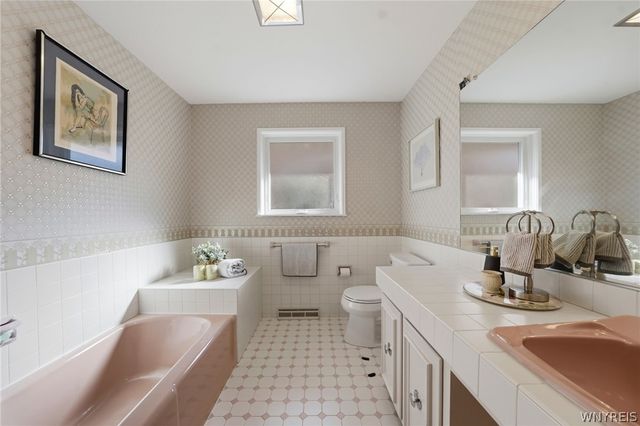 205 Troy Del Way, Amherst, NY 14221