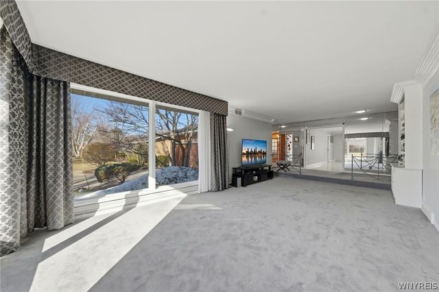 205 Troy Del Way, Amherst, NY 14221