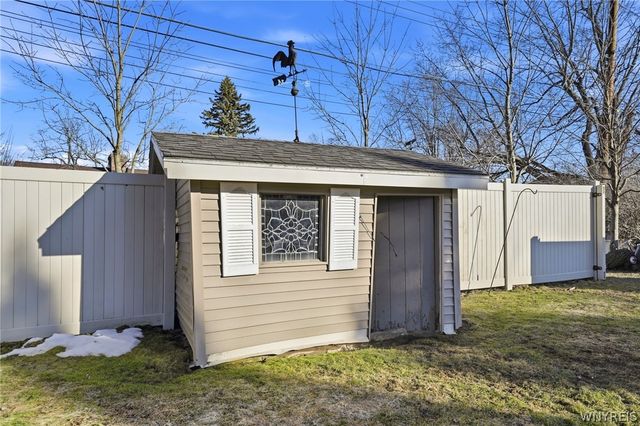 205 Troy Del Way, Amherst, NY 14221