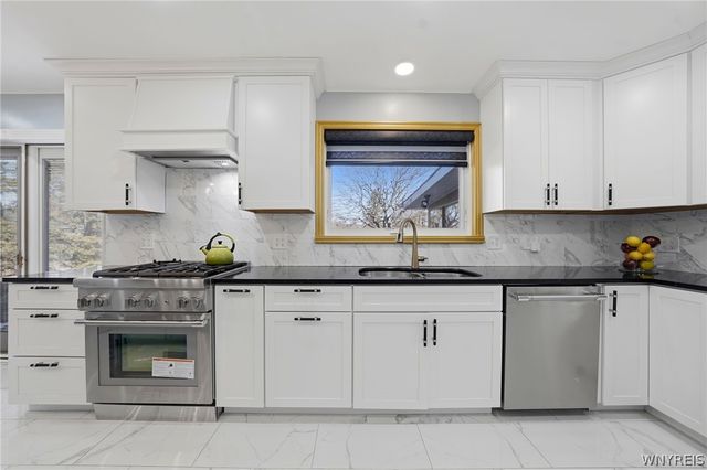 205 Troy Del Way, Amherst, NY 14221