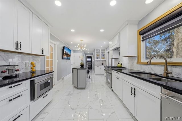 205 Troy Del Way, Amherst, NY 14221