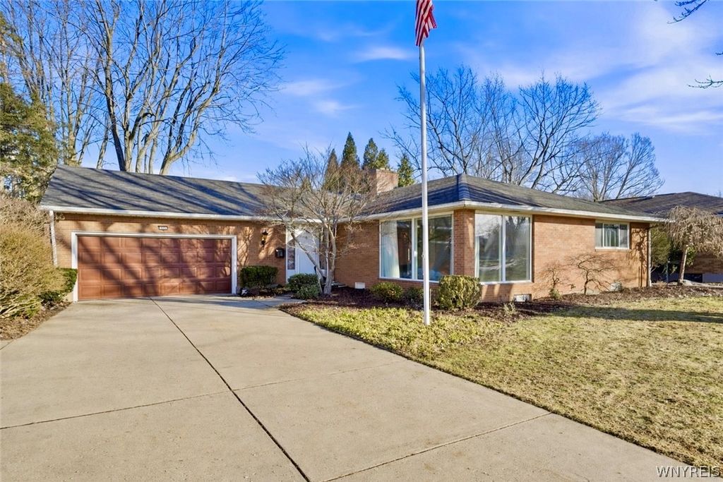 205 Troy Del Way, Amherst, NY 14221