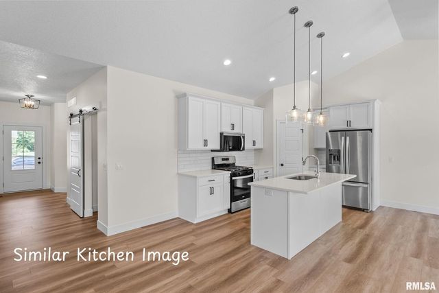 4743 WILLOW Circle, Davenport, IA 52806