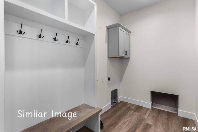 4743 WILLOW Circle, Davenport, IA 52806