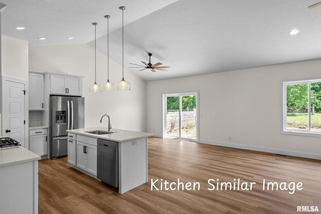 4743 WILLOW Circle, Davenport, IA 52806