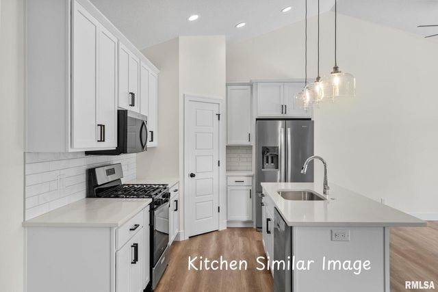 4743 WILLOW Circle, Davenport, IA 52806