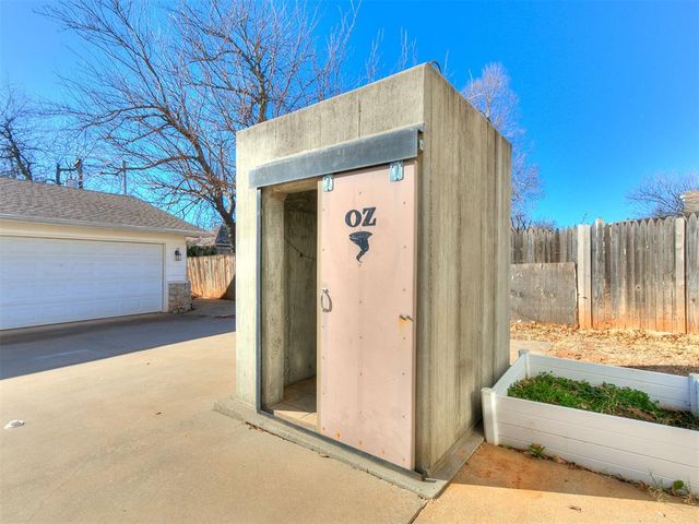 6304 Lansbrook Lane, Oklahoma City, OK 73132