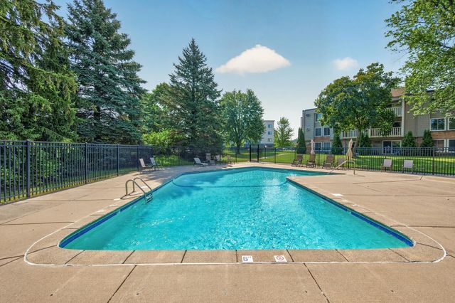 4045 Hodgson Road 317, Shoreview, MN 55126