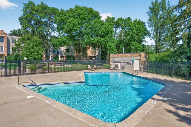 4045 Hodgson Road 317, Shoreview, MN 55126