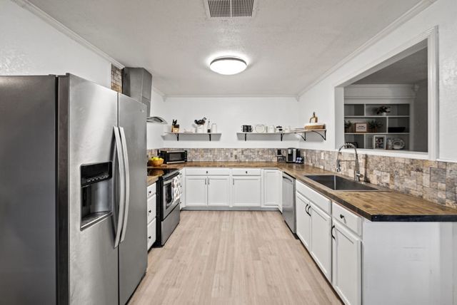 725 W BLAIR ST, Mineola, TX 75773