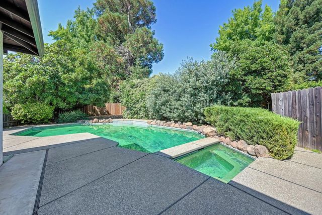 1005 Friars Ct, Carmichael, CA 95608