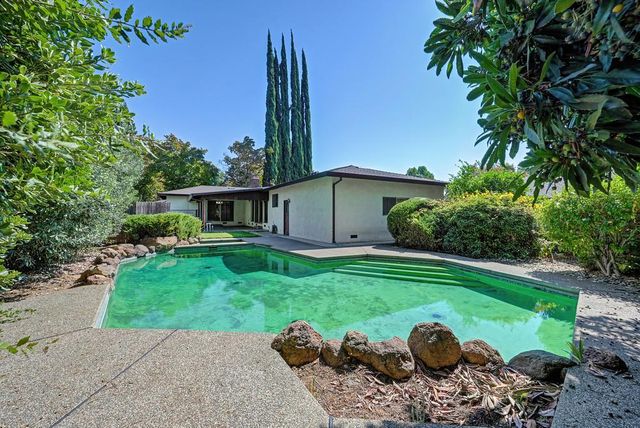 1005 Friars Ct, Carmichael, CA 95608