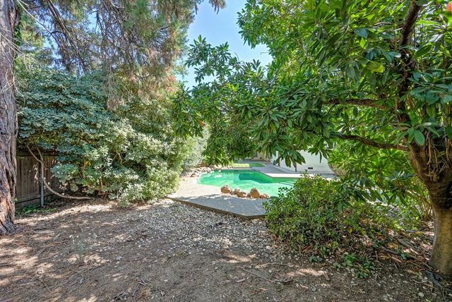 1005 Friars Ct, Carmichael, CA 95608