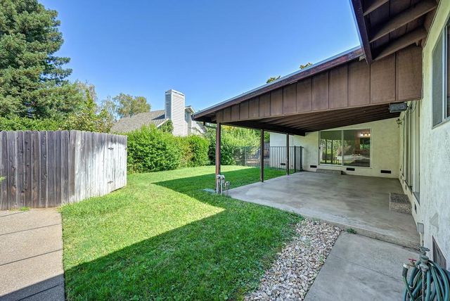 1005 Friars Ct, Carmichael, CA 95608