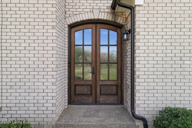 17400 Shakes Creek Dr, Fisherville, KY 40023
