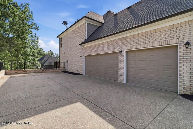 17400 Shakes Creek Dr, Fisherville, KY 40023