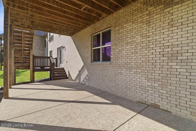 17400 Shakes Creek Dr, Fisherville, KY 40023