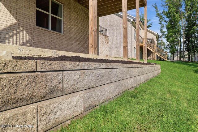 17400 Shakes Creek Dr, Fisherville, KY 40023