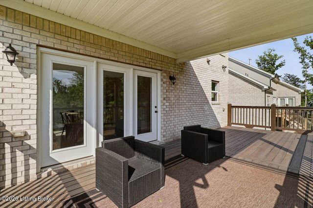 17400 Shakes Creek Dr, Fisherville, KY 40023