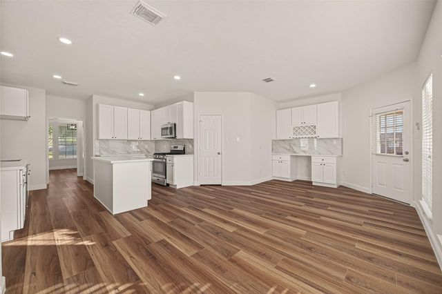 2834 Martina Drive, Friendswood, TX 77546