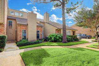 902 Memorial Village Drive, Houston, TX 77024