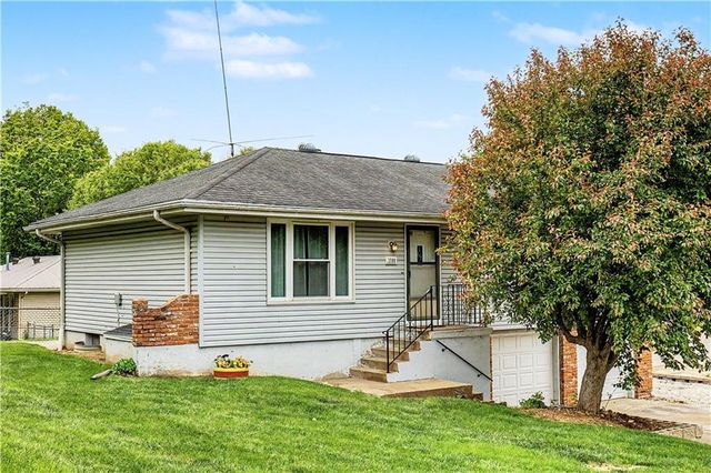 1100 8th Street, Blue Springs, MO 64014