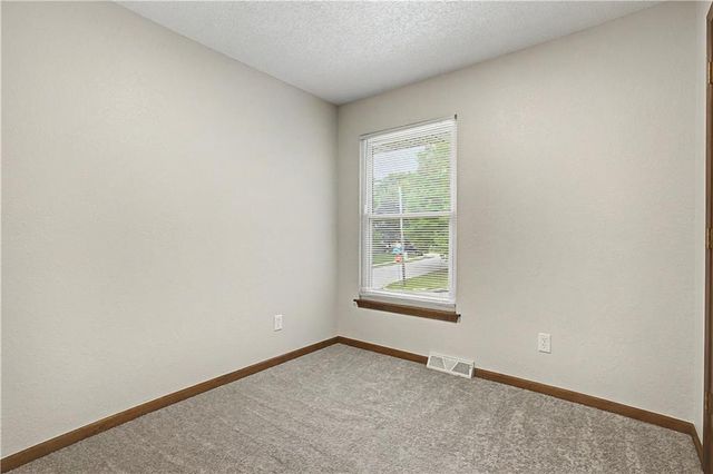 1100 8th Street, Blue Springs, MO 64014