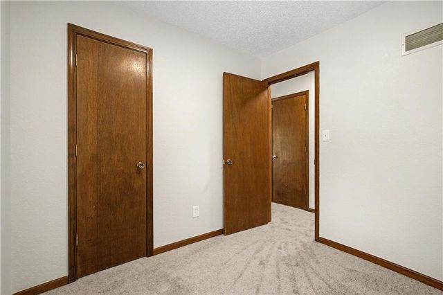 1100 8th Street, Blue Springs, MO 64014