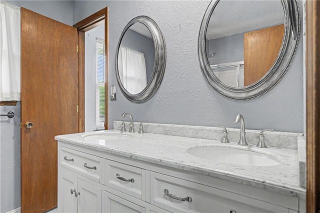 1100 8th Street, Blue Springs, MO 64014