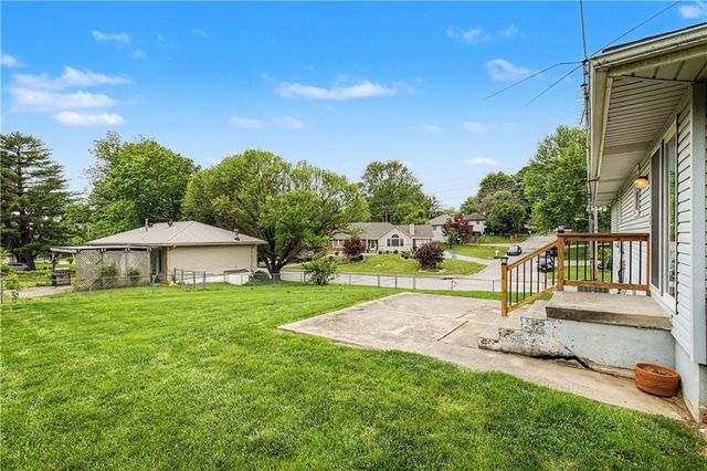 1100 8th Street, Blue Springs, MO 64014