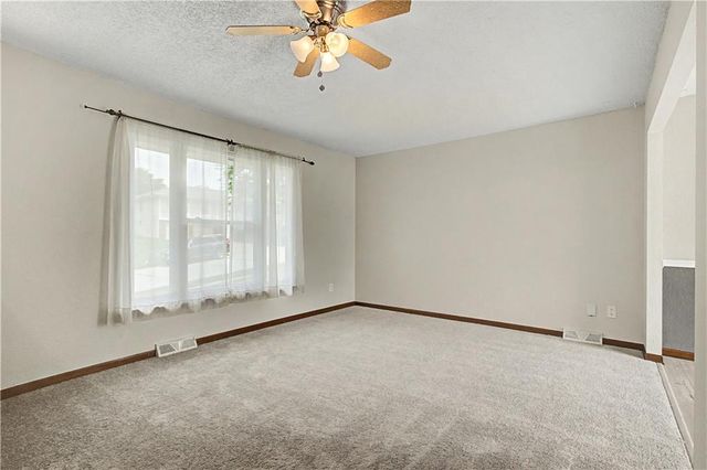 1100 8th Street, Blue Springs, MO 64014